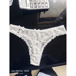 Lingerie sexy européenne et américaine pour femmes, dentelle ajourée, string en dentelle croisée, respirante et séduisante. - Product Image 1