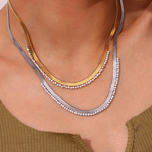 สร้อยคอรูปแฉกแนว316L สำหรับผู้หญิงทำจากสแตนเลส14K ชุบทอง18K - Product Image 1