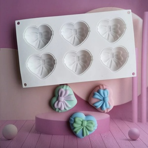 Molde de Silicona para Pastel con Forma de Corazón y Lazo, 6 Cavidades, Apto para Horno, para Hornear y Hacer Chocolate, Serie Día de San Valentín - Product Image 1