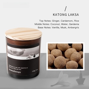 Vela Aromática Orgánica Pequeña con Aroma a Ámbar, Hecha a Mano en Botella de Vidrio, Cera de Soya, Fragancia Duradera, para Fiestas y Ramadán - Product Image 5