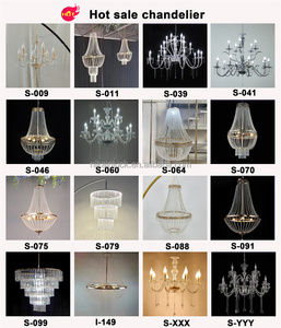 Lampadario NIKA in Metallo Dorato e Cristallo con Supporto per Decorazione Soffitto di Sale Banchetti per Matrimoni ed Eventi - Product Image 6