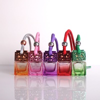 Diffuseur d'arôme dégradé de couleur 8ml Petit diffuseur de parfum suspendu en forme de carré vide Bouteilles en verre Bouteille d'huile essentielle