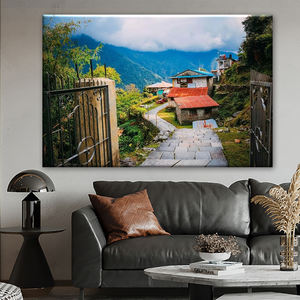 Impression sur toile Village de montagne de l'Himalaya - Chemin en <span class=keywords><strong>pierre</strong></span>, entrée, art mural pittoresque pour la décoration de la maison - Product Image 1