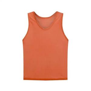 Usine en gros hommes football formation adultes et enfants gilet de sport 100% polyester maille football bavoirs débardeur - Product Image 4