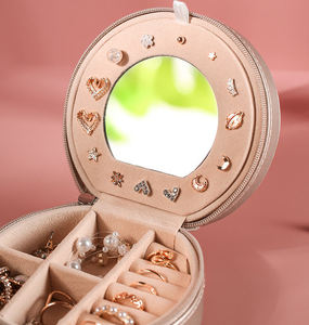 Caja Organizadora de Joyas de Cuero y Terciopelo de Lujo con Cierre de Cremallera, Personalizable con Logotipo y Color, para Anillos, Collares y Pulseras - Product Image 1