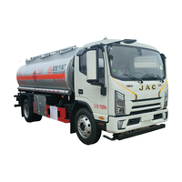 Camion-citerne de livraison de carburant JAC 8 tonnes avec couleur et logo personnalisés