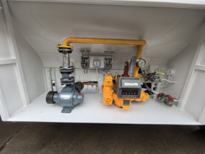 รถบรรทุกถังบรรจุก๊าซ LPG HOWO ขนาด 10 ลูกบาศก์เมตร รถขนส่งก๊าซ LPG แบบ Bobtail พร้อมหัวจ่ายสำหรับเติมถังก๊าซ LPG - Product Image 6