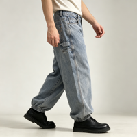 Jean Jogger Homme Bleu Délavé en Denim avec Revers Élastiques, Poches Cargo et Surpiqûres Contrastantes – Vente en Gros Personnalisée OEM