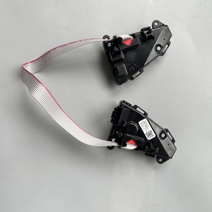 Les boutons, les commutateurs et les commandes multimédias du volant multifonction de la nouvelle Octavia sont des pièces d'origine (5E0919719). - Product Image 2