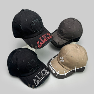 Gorra de béisbol de 6 paneles estilo hip-hop americano con bordado de letras cruzadas y púas de PVC para hombre/mujer, protección solar con remaches, primavera/otoño - Product Image 1