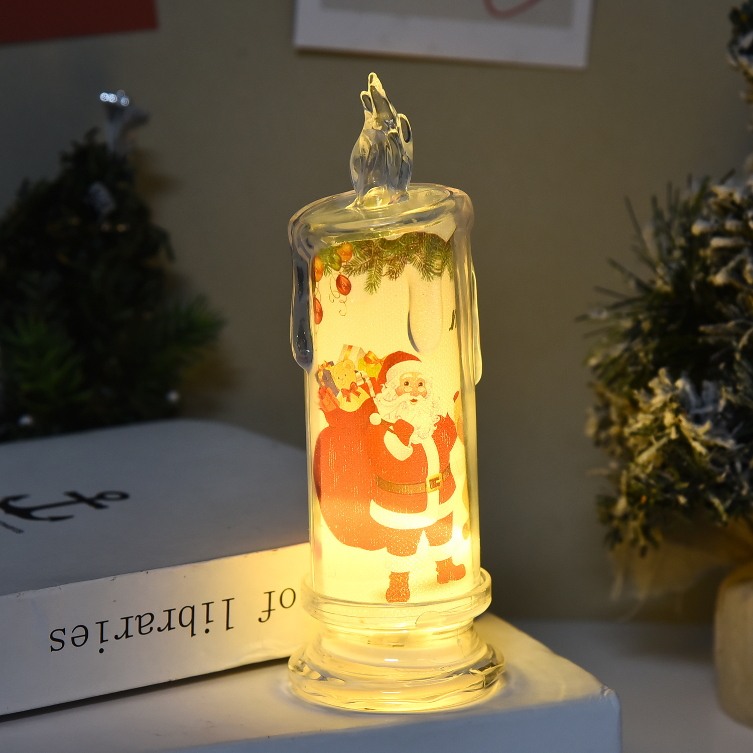 Père Noël rouge avec cadeau