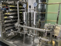 Machine de production de parfum de mélange d'huiles essentielles Équipement de refroidissement et de mélange de Cologne Usine de fabrication de parfum multifonctionnelle