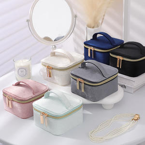 Boîte de rangement à bijoux de luxe portable en cuir gaufré, élégante, petite, rectangulaire, avec fermeture éclair, motif carré noir et rose, pour colliers - Product Image 5