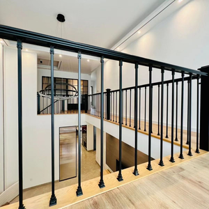 モダンでシンプルな鉄製階段の手すり、ポーチやバルコニー用、別荘向けの錬鉄デザイン - Product Image 1