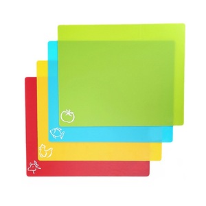 柔性塑料砧板套装-4 pcs带食品图标的厨房彩色切割垫-颜色编码 - Product Image 3