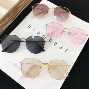 Gafas de sol irregulares para mujer, montura de metal dorado, protección UV400 tipo 3, ligeras, diseño cuadrado a la moda - Product Image 4