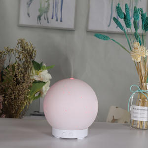 เครื่องกระจายกลิ่นหอมเซรามิคทรงกลม 0.5 ลิตร โคมไฟรูปพระจันทร์ พร้อมไฟ 7 สี เครื่องเผาน้ำมันหอมระเหยสำหรับบ้าน ขนาดพื้นที่น้อยกว่า 10 ตร.ม. - Product Image 1