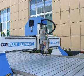 Suministro directo de fábrica 1325 3 ejes 4x8 pies máquina de grabado CNC para carpintería máquina de grabado de material acrílico MDF de madera - Product Image 3