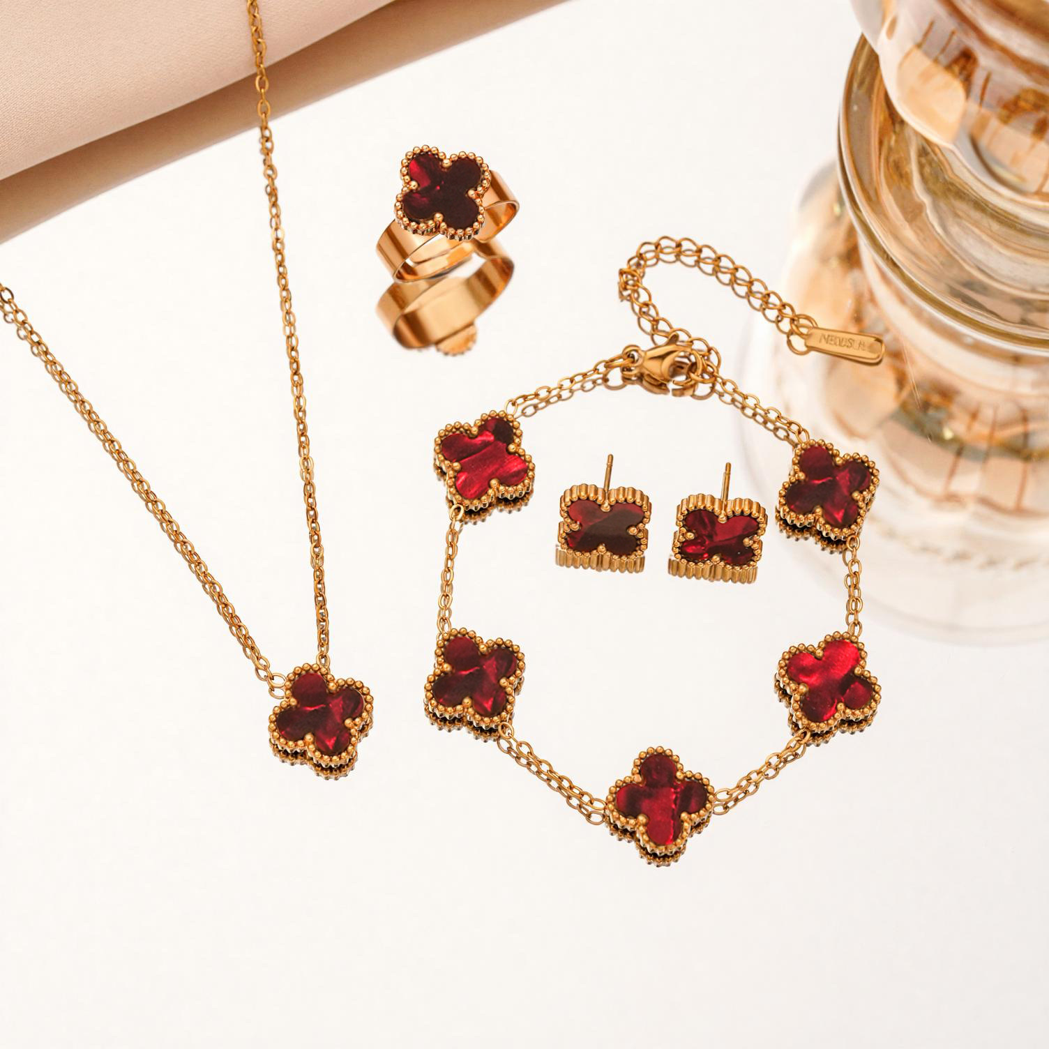 ensemble de quatre pièces rouge dégradé coloré de 13 mm