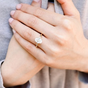 Bague de fiançailles en <span class=keywords><strong>or</strong></span> blanc/<span class=keywords><strong>jaune</strong></span>/rose massif 14 carats avec <span class=keywords><strong>diamant</strong></span> moissanite ovale de 8x10 mm 3 carats - Product Image 4