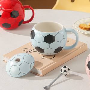 كوب رياضي خفيف الوزن صديق للبيئة مع غطاء، سعة 400 مل لعشاق كرة القدم. - Product Image 6