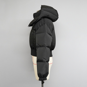 Veste matelassée noire OEM ODM pour femmes, veste courte rembourrée, manteaux en duvet pour femmes - Product Image 2