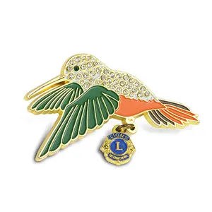 Pines de solapa de diseño único de alta calidad, insignia de diamante chapado en oro, Pin esmaltado de animales, pájaro con etiqueta de logotipo para Lion Club
