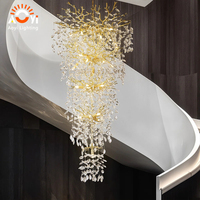 Lustre en cristal Golden Branch pour longue cage d'escalier, avec cristaux en forme de goutte d'eau, pour villa de luxe, escalier en colimaçon, hall à plafond haut