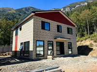 Villa modulaire en structure acier moderne, maison confortable à 2 étages, insonorisée et résistante aux intempéries, option solaire disponible