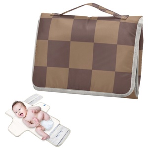 Colchoneta Impermeable para Cambiar Pañales, Colección Aloha, Diseño a Cuadros Marrón, Portátil, Plegable, para Viajes - Product Image 2