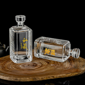 <span class=keywords><strong>Botella</strong></span> <span class=keywords><strong>de</strong></span> Vidrio Cuadrada Personalizada con Tapón <span class=keywords><strong>de</strong></span> Corcho para <span class=keywords><strong>Whisky</strong></span>, Vodka, Brandy, Ginebra, <span class=keywords><strong>Precio</strong></span> <span class=keywords><strong>de</strong></span> Exportación Directo del Fabricante - Product Image 4