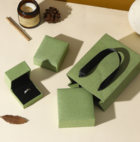 Boîte de rangement portable verte à couvercle rabattable pour bijoux (bagues, bracelets, colliers, boucles d'oreilles, montres) – Emballage cadeau rigide