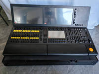Console d'éclairage de scène professionnelle DMX512 pour contrôle des lumières LED de scène pour performance DJ avec contrôleur de clavier et flight case