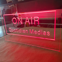Enseigne néon LED murale en forme de microphone pour diffusion en direct, studio d'enregistrement et décoration de salle de streaming et de podcast