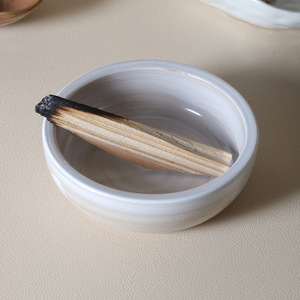 เตาเผาเครื่องหอมเซรามิก ทำด้วยมือจากไม้จันทน์เปรู สำหรับใช้ภายในอาคาร - Product Image 2