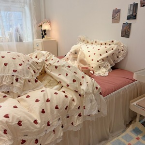 Set di Biancheria da Letto in Cotone Coreano a 4 Pezzi con Volant e Pizzo, Copripiumino in Morbido Cotone Lavato con Stampa di Cuori - Product Image 6