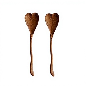 Juego de 2 cucharas de madera color marrón, diseño clásico en forma de corazón, juego de cubiertos para uso en el hogar, restaurante, hotel y mesa. - Product Image 1