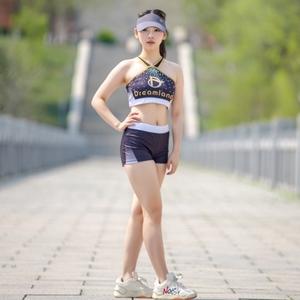 Quantité minimale de commande bas Conception personnalisée Sublimation Cheerleading Pratique Porter strass étincelants <span class=keywords><strong>Soutien</strong></span>-<span class=keywords><strong>gorge</strong></span> et short de <span class=keywords><strong>sport</strong></span> - Product Image 1