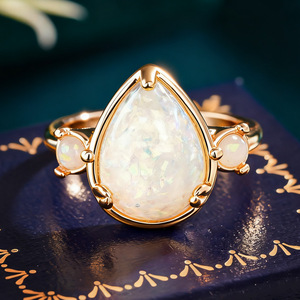 Anello da donna con pietra a goccia iridescente, gioiello da dito minimalista ed elegante - Product Image 5