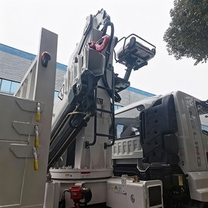 รถบรรทุกอีซูซุ 4*2 แบบพื้นเรียบพร้อมเครนพับได้ รถบรรทุกติดเครนแบบพับเก็บได้ - Product Image 5