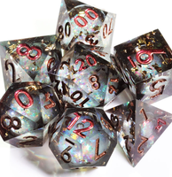 Vente en gros usine : Ensemble de dés de jeu de table Dungeons and Dragons, dés en résine rouge à noyau liquide avec logo personnalisé, lot de 7 pièces