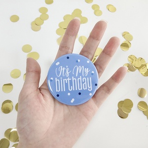 เข็มกลัดโลหะพิมพ์ลายโลโก้แบบกำหนดเอง ขนาด 58 มม. สำหรับงานโปรโมทโรงงาน OEM ฉลองวันเกิดครบรอบ 1 ปี  สำหรับกิจกรรมกลางแจ้ง - Product Image 2