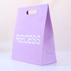 Poignées découpées personnalisées Emballage de maquillage imprimé de logo personnalisé Cadeau design violet clair Sacs en papier kraft pour transporter le parfum