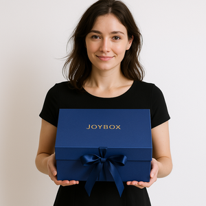 Caja de Regalo Magnética Azul de Lujo con Papel Reciclado Ecológico de 2 mm, Cartón Duro, Logotipo Personalizado con Estampado Dorado para Calcetines - Product Image 1