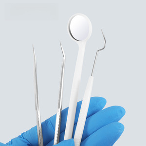 Kit d'instruments dentaires stériles jetables pour examen et chirurgie dentaire avec poignée ergonomique, couleur blanche, certifié CE - Product Image 2