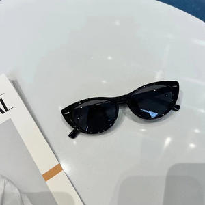 Lunettes de soleil œil de chat rétro tendance pour femmes, protection UV400, monture TR900 polarisée, rivets à pois, lunettes de soleil à la mode, type 3 - Product Image 3