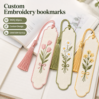 Marque-pages brodés floraux faits main personnalisés, élégants marque-pages en tissu avec pompon pour les amateurs de livres, cadeau personnalisé