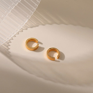 PUXIN minimalista latón 18K Flash chapado en oro deslustre libre oreja brazalete hipoalergénico textura Metal pendientes joyería elegante - Product Image 3