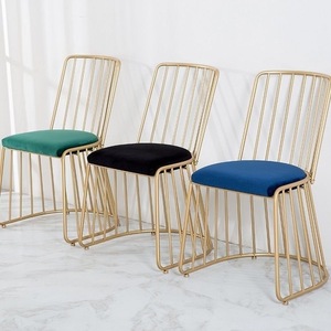 Tabouret de bar de luxe haut de gamme avec cadre en fer doré élégant pour hôtel, chambre, salon, salon de manucure, style voile de mariée - Product Image 2
