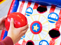 Stand de jeu gonflable classique d'extérieur, jeu de lancer d'anneaux double face + XOXO Tic Tac Toe, en PVC, pour 4 à 8 personnes, capacité supérieure à 500 kg